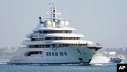 Яхта Amadea
